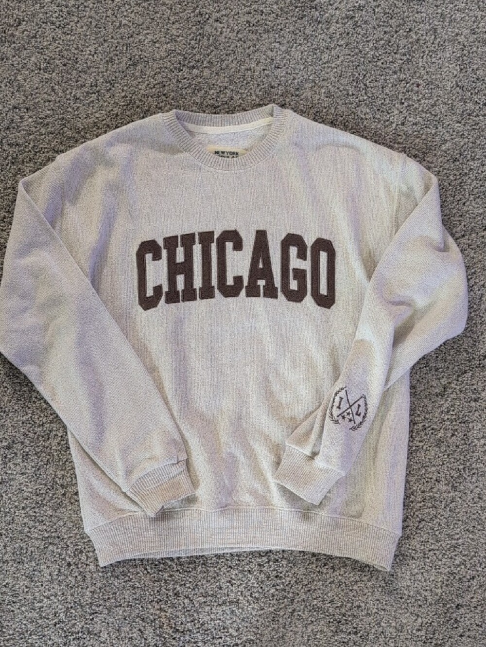 NY Popular Brand Chicago Crewneck Sweater — Light Gray with Brown Appliqué